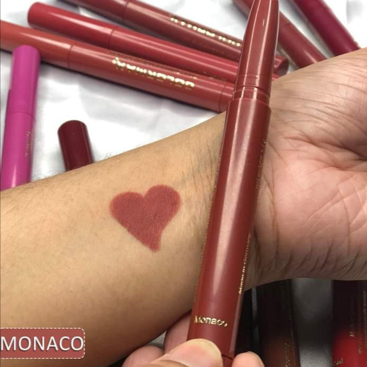 Colormax Diva Glamour Matte Lip Color (Monaco) - Image 2